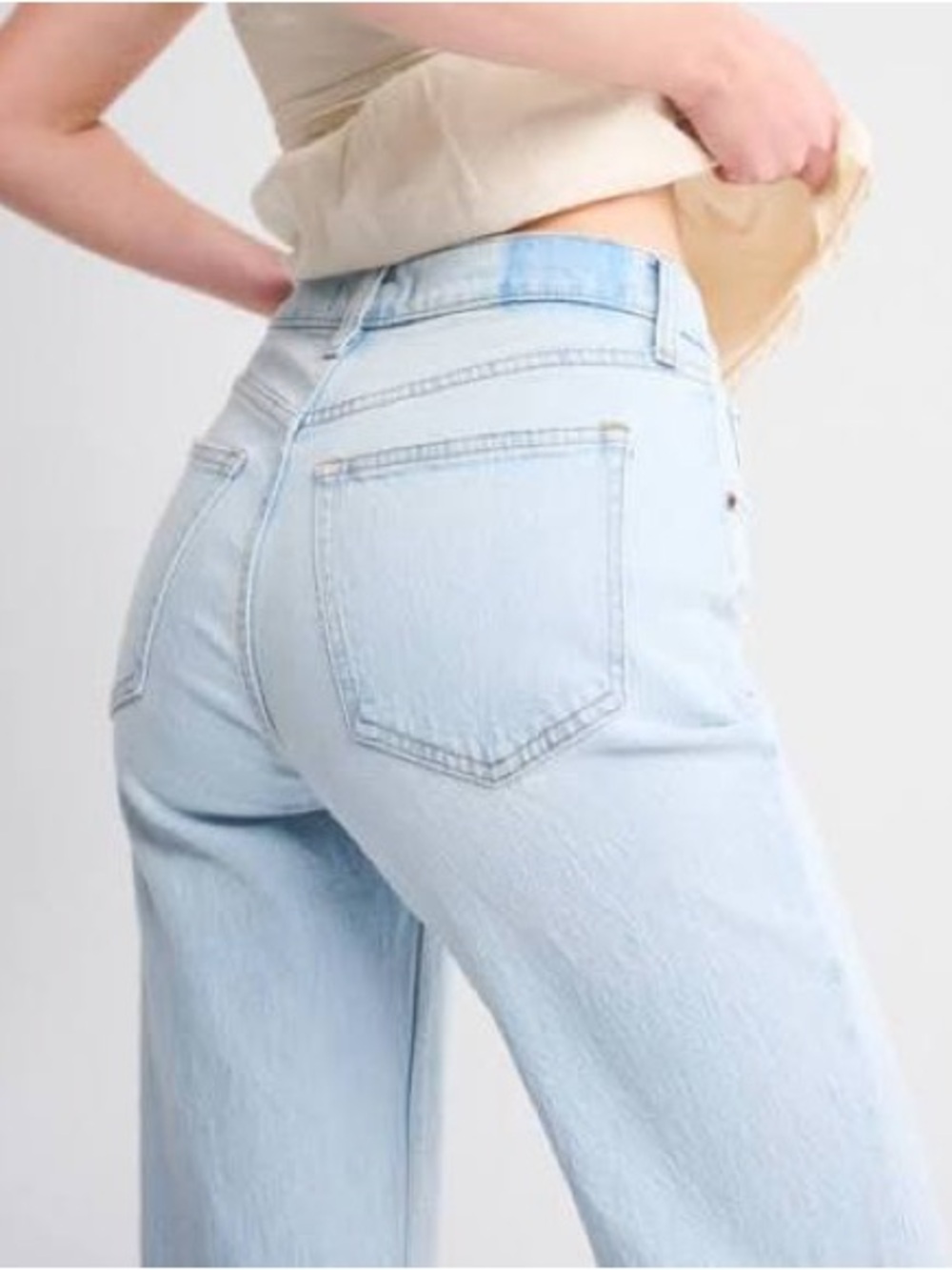 Abercrombie & Fitch 90s Relaxed High Rise Jean Light Blue - Picture 2 of 6